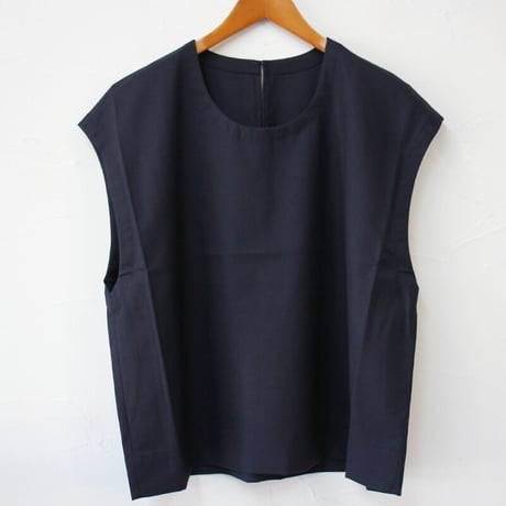 **またまた再入荷** homspun ホームスパン　ウールトロピカルクロスノースリーブブラウス　#チャコール、ネイビー　【送料無料】