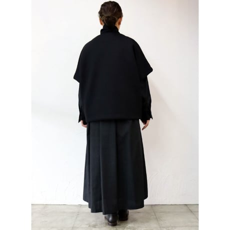 TRAVAIL MANUEL トラバイユマニュアル　クッションダンボールTプルオーバー　#チャコール、ブラック