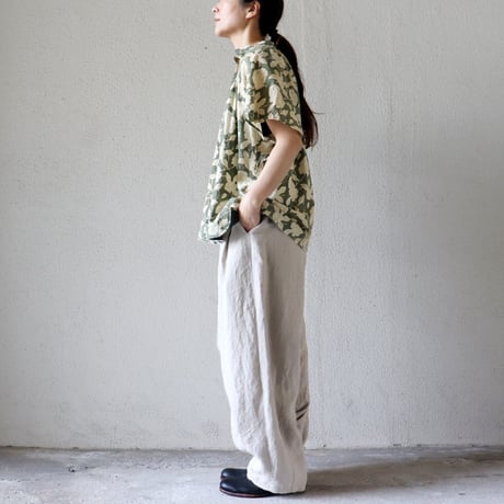 ARTE POVERA アルテポーヴェラ　インド草木染めハンドプリントスタンドギャザーシャツ　#オリーブ