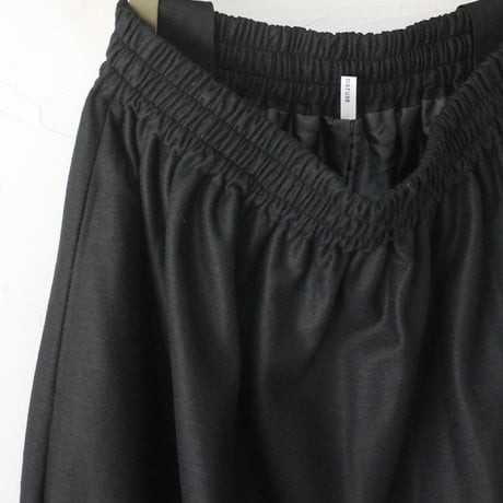 **またまた再入荷** atelier naruse アトリエナルセ  wool jersey gathered skirt ウールジャージーギャザースカート #キナリ、ブラック　【送料無料】