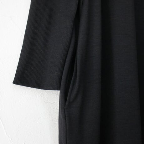 CAERULA カエルラ　ウォッシャブルウールワンピース　#ブラック、レッド、グリーン