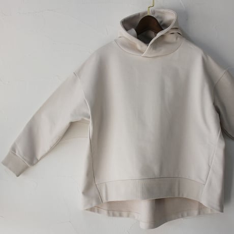 maomade マオメイド　きれいめしっかり裏毛Aラインフード付きプルオーバー