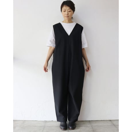 TRAVAIL MANUEL 　トラバイユマニュアル　リネンプラスストレッチVネックサロペット　#ブラック
