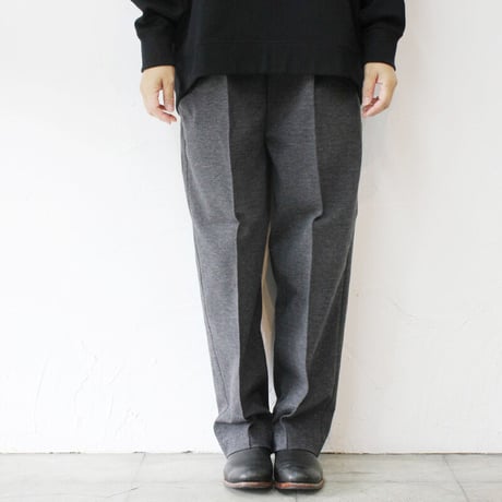TRAVAIL MANUEL トラバイユマニュアル　ミラノリブピンタックパンツ　#チャコールグレー、ブラック