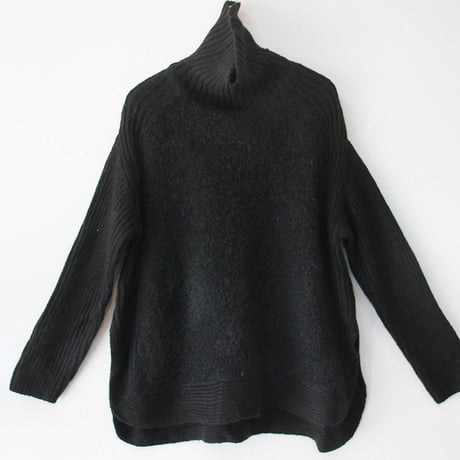**再入荷** maomade マオメイド　ローゲージヤーンｘブークレ切り替えタートルネックポンチョ　#クリーム、キャメル、ブラック