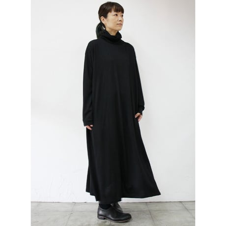 CAERULA カエルラ　ウォッシャブルウール天竺ハイネックバックフレアーワンピース　#ブラック、TOPグレー