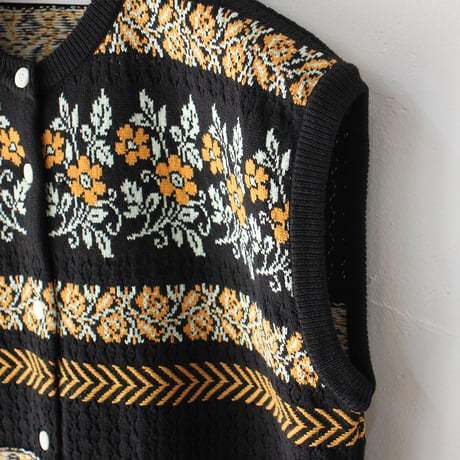 ASEEDONCLOUD アシードンクラウド　Flower Jacquard Knit Vest #オフ白、ブラック　【送料無料】