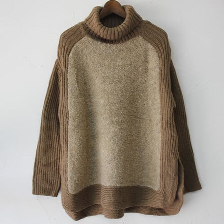 **再入荷** maomade マオメイド　ローゲージヤーンｘブークレ切り替えタートルネックポンチョ　#クリーム、キャメル、ブラック