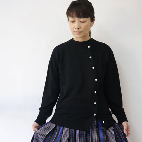 homspun ホームスパン　梳毛ウールアシンメトリーカーデ　#ブラック　【送料無料】