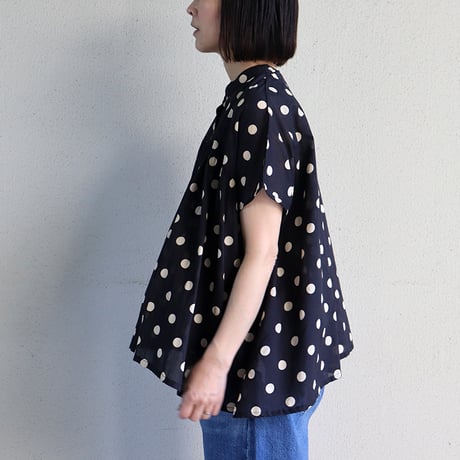 **再入荷** soil ソイル　ドットバンドカラーフレンチスリーブシャツ　#ブラック、ネイビー