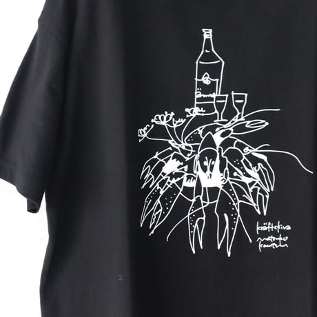 amne アンヌ　H_s tee " Kräftskiva "柄半袖Tシャツ　#ブラック