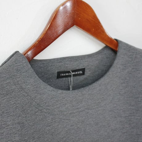 TRAVAIL MANUEL トラバイユマニュアル　クッションダンボールTプルオーバー　#チャコール、ブラック