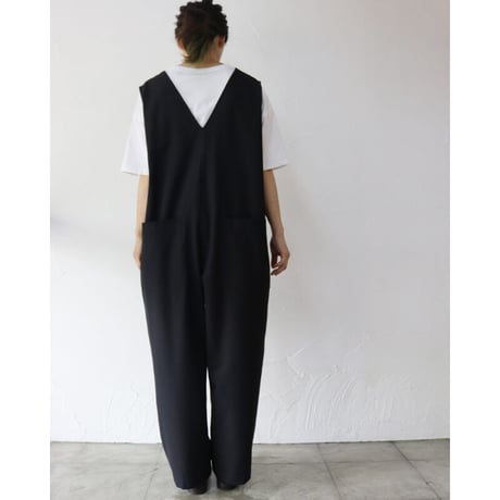 TRAVAIL MANUEL 　トラバイユマニュアル　リネンプラスストレッチVネックサロペット　#ブラック