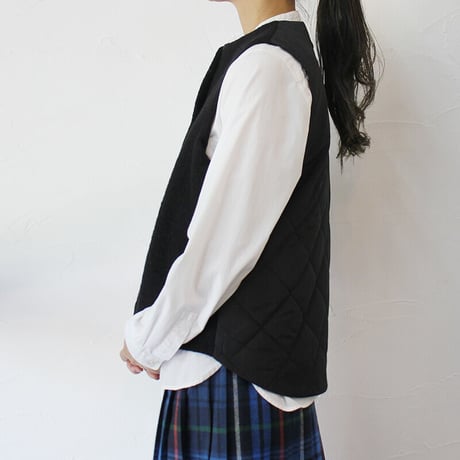 **再入荷**maomade マオメイド　圧縮ウール×タフタ中綿キルトベスト　#キナリ、ブラック