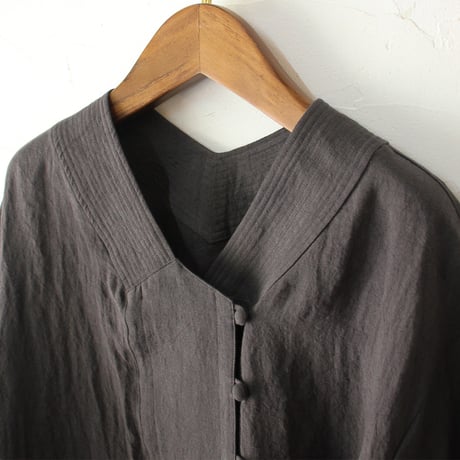 atelier naruse アトリエナルセ　linen stitch V-neck blouse　リネンステッチVネックブラウス