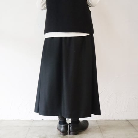**またまた再入荷** atelier naruse アトリエナルセ  wool jersey gathered skirt ウールジャージーギャザースカート #キナリ、ブラック　【送料無料】