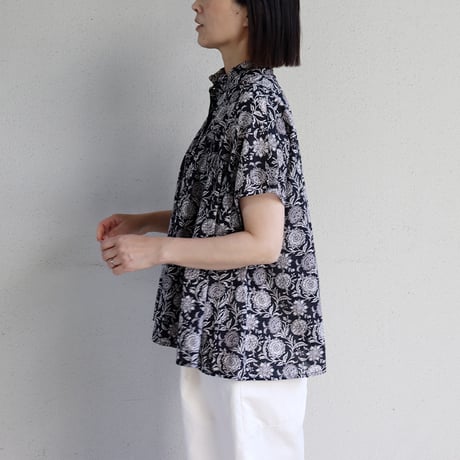 soil ソイル　フラワーフリルカラーフレンチスリーブシャツ　#ブラック、ベージュ