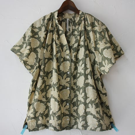 ARTE POVERA アルテポーヴェラ　インド草木染めハンドプリントスタンドギャザーシャツ　#オリーブ