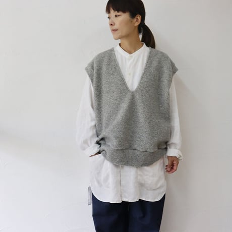 ARTE POVERA アルテポーヴェラ　リサイクルウールパイルベスト　#生成りベージュ、ライトグレー