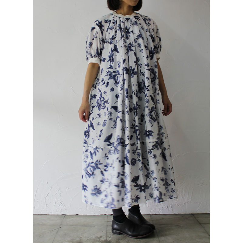 未使用 susuri ピオニードレス 花柄 フラワー 総柄 ワンピース ススリ susuri(ススリ) フラワープリントピオニードレス