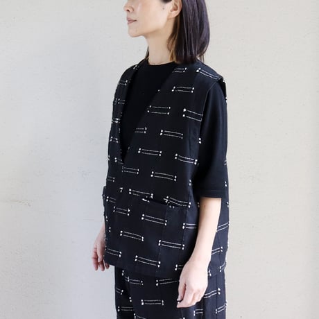 ARTE POVERA アルテポーヴェラ　インドジャガードVベスト　#サンドベージュ、ブラック
