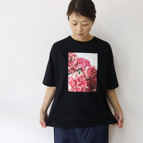 amne アンヌ　H_s tee " Ours "柄半袖Tシャツ　#ブラック