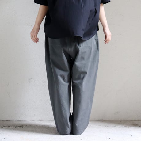 atelier naruse アトリエナルセ　コットンツイルタックパンツ　cotton twill tuck pants　#ピンク、チャコール