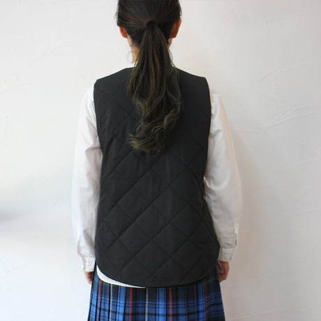 **再入荷**maomade マオメイド　圧縮ウール×タフタ中綿キルトベスト　#キナリ、ブラック