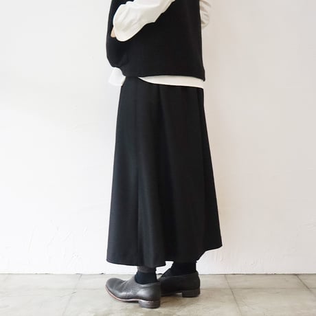 **またまた再入荷** atelier naruse アトリエナルセ  wool jersey gathered skirt ウールジャージーギャザースカート #キナリ、ブラック　【送料無料】