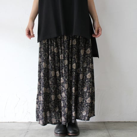 TRAVAIL MANUEL トラバイユマニュアル　アラベスクプリントロングギャザースカート　#ブラック
