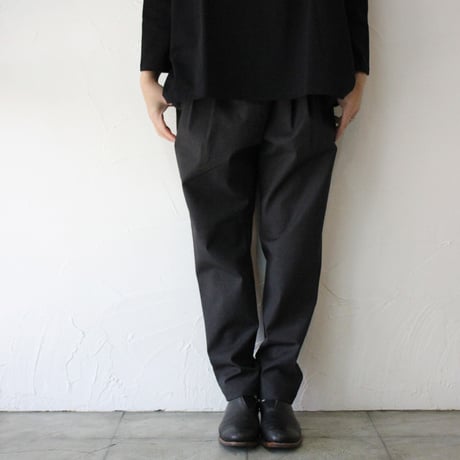 **2024s/s分到着** TRAVAIL MANUEL　トラバイユマニュアル　T/Cツイル2タックスラントパンツ　#チャコールグレー、ブラック【送料無料】