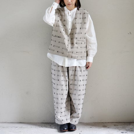 ARTE POVERA アルテポーヴェラ　インドジャガードVベスト　#サンドベージュ、ブラック
