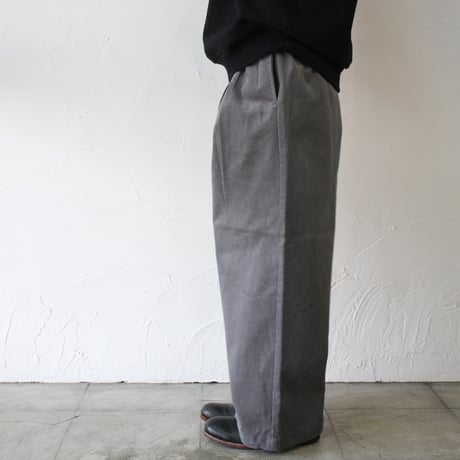 TRAVAIL MANUEL トラバイユマニュアル　コーデュロイインタックパンツ　#ミディアムグレー