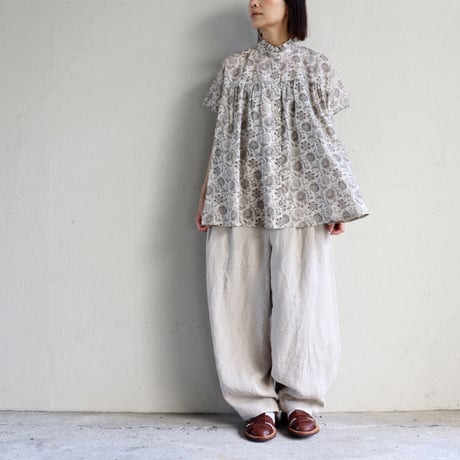soil ソイル　フラワーフリルカラーフレンチスリーブシャツ　#ブラック、ベージュ
