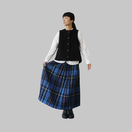 **再入荷**maomade マオメイド　圧縮ウール×タフタ中綿キルトベスト　#キナリ、ブラック