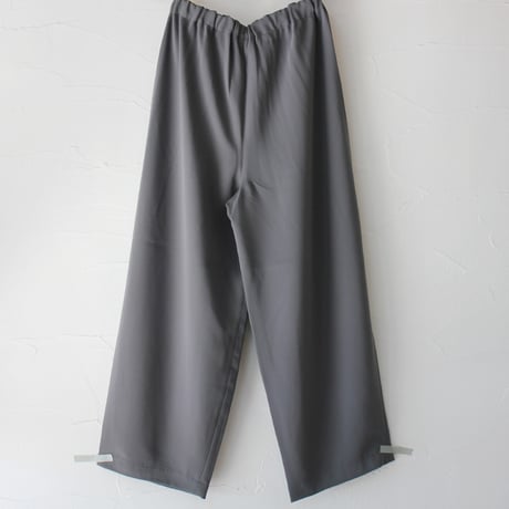 TRAVAIL MANUEL トラバイユマニュアル　Wサテンコクーンパンツ　#グレーオリーブ