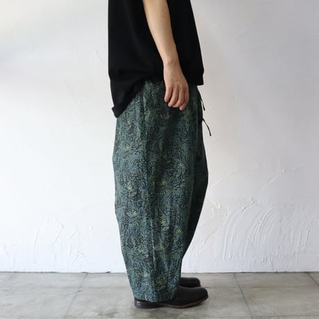 **再入荷**TRAVAIL MANUEL トラバイユマニュアル　ボタニカルプリントスラントリボンパンツ　#グリーン、ブラック