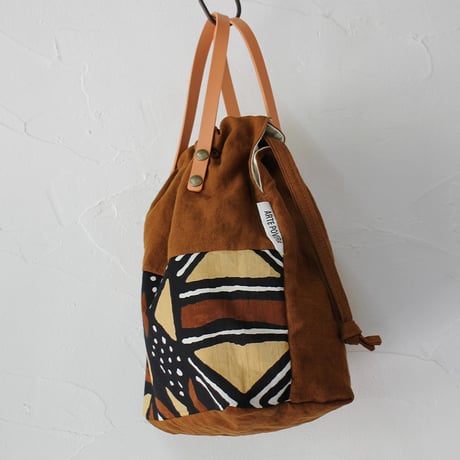 ARTE POVERA アルテポーヴェラ　SuKiMaリメイク インドハンドプリント巾着BAG（M)　#ブラウン、ブラック