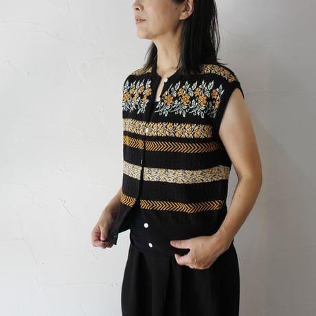 ASEEDONCLOUD アシードンクラウド　Flower Jacquard Knit Vest #オフ白、ブラック　【送料無料】
