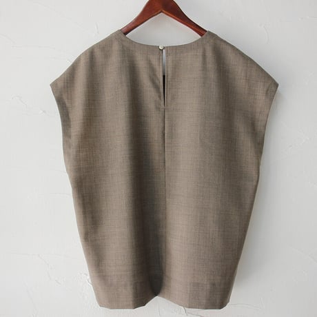 **またまた再入荷** homspun ホームスパン　ウールトロピカルクロスノースリーブブラウス　#チャコール、ネイビー　【送料無料】