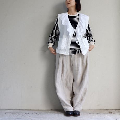 ARTE POVERA アルテポーヴェラ　リネン＆コットンMIXギャザーカラーベスト　#ブラック、ホワイト