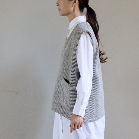 ARTE POVERA アルテポーヴェラ　ウール＆リネン混ベスト　#キナリｘ黒