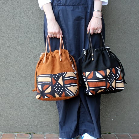 ARTE POVERA アルテポーヴェラ　SuKiMaリメイク インドハンドプリント巾着BAG（M)　#ブラウン、ブラック