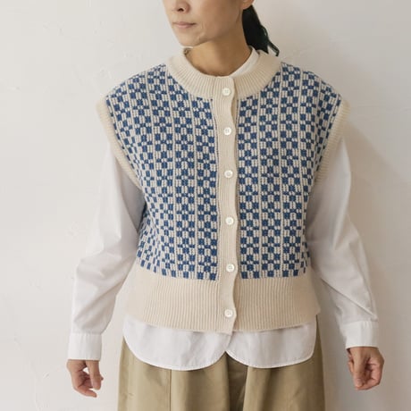 **再入荷** homspun ホームスパン　メリノウール前開きベスト　#アイボリーｘブルー、ブラックｘチャコール