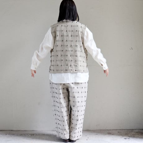 ARTE POVERA アルテポーヴェラ　インドジャガードVベスト　#サンドベージュ、ブラック