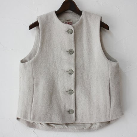 **再入荷**maomade マオメイド　圧縮ウール×タフタ中綿キルトベスト　#キナリ、ブラック