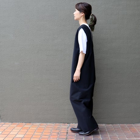 TRAVAIL MANUEL 　トラバイユマニュアル　リネンプラスストレッチVネックサロペット　#ブラック