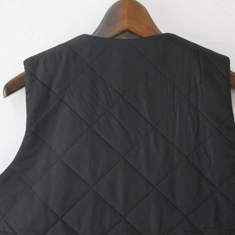 **再入荷**maomade マオメイド　圧縮ウール×タフタ中綿キルトベスト　#キナリ、ブラック