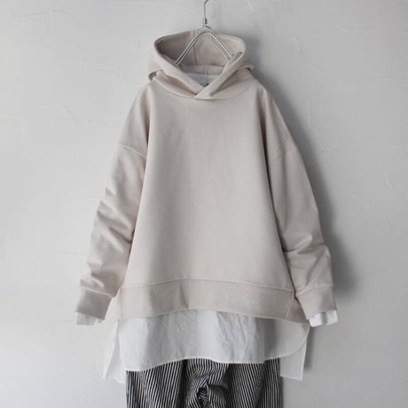 maomade マオメイド　きれいめしっかり裏毛Aラインフード付きプルオーバー