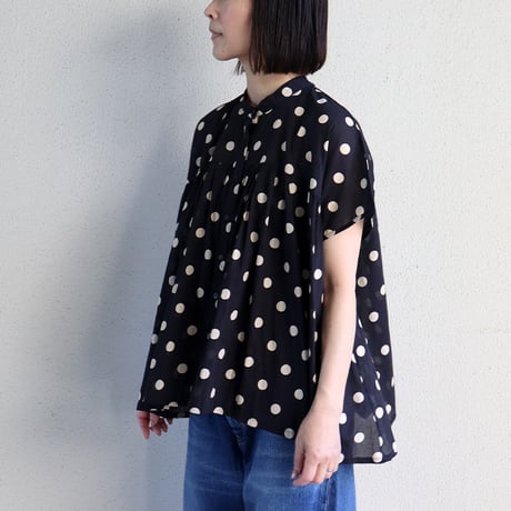 **再入荷** soil ソイル　ドットバンドカラーフレンチスリーブシャツ　#ブラック、ネイビー